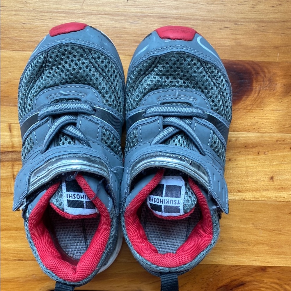 Tsukihoshi Kids Gray and Red Shoes